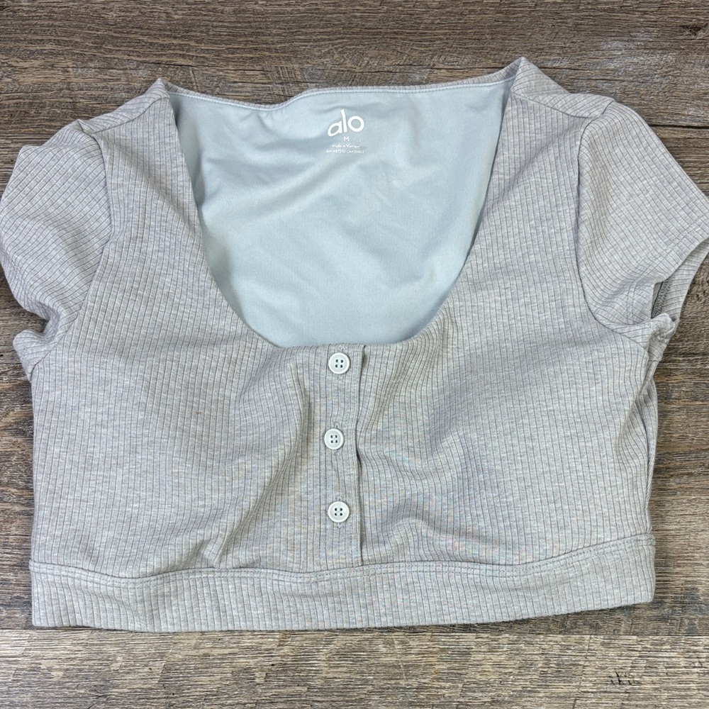 Alo Yoga Ribbed Crop Top – Light Grey – Size M